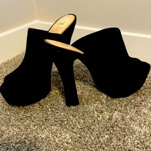 Jessica Simpson Black Heels open toe